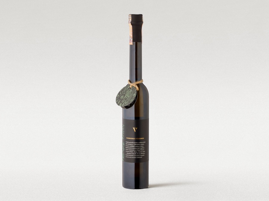 Hroznový destilát z odrody Cserszegi fűszeres 46 % obj.,  350 ml 