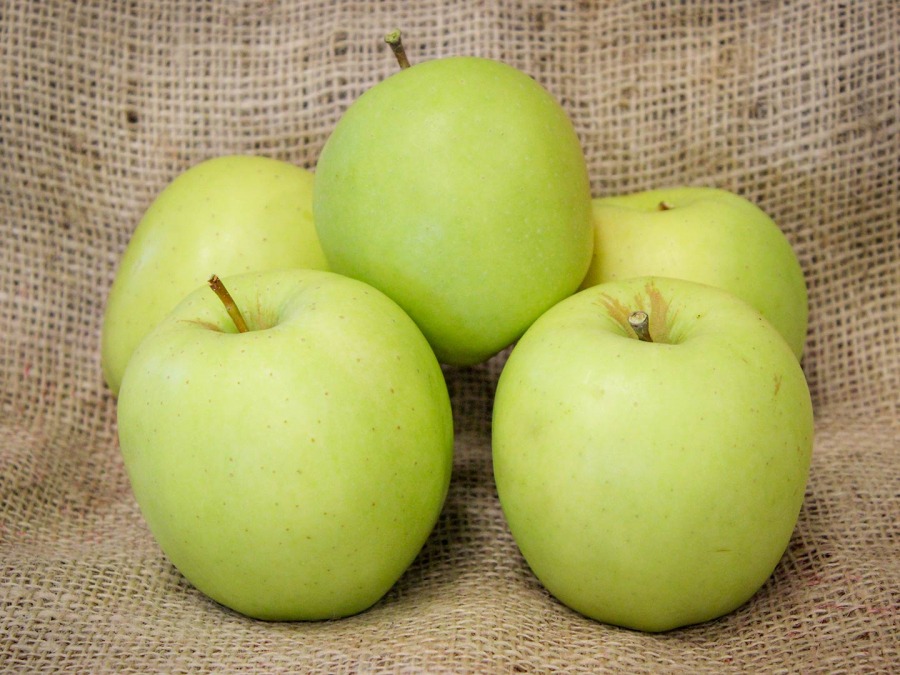 Jablko "GOLDEN DELICIOUS" Jablko "GOLDEN DELICIOUS"