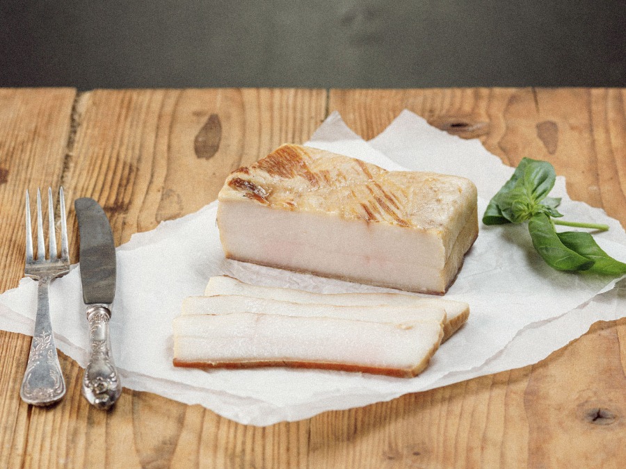 Slanina údená chrbtová z mangalice, cca 500 g